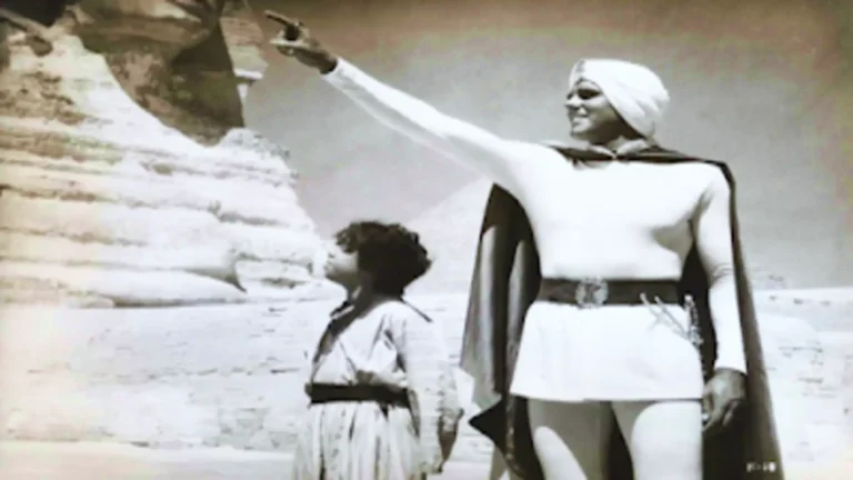 Kalimán y Solín en la serie de televisión mexicana de 1972, en una escena de aventura mística y estilo pulp