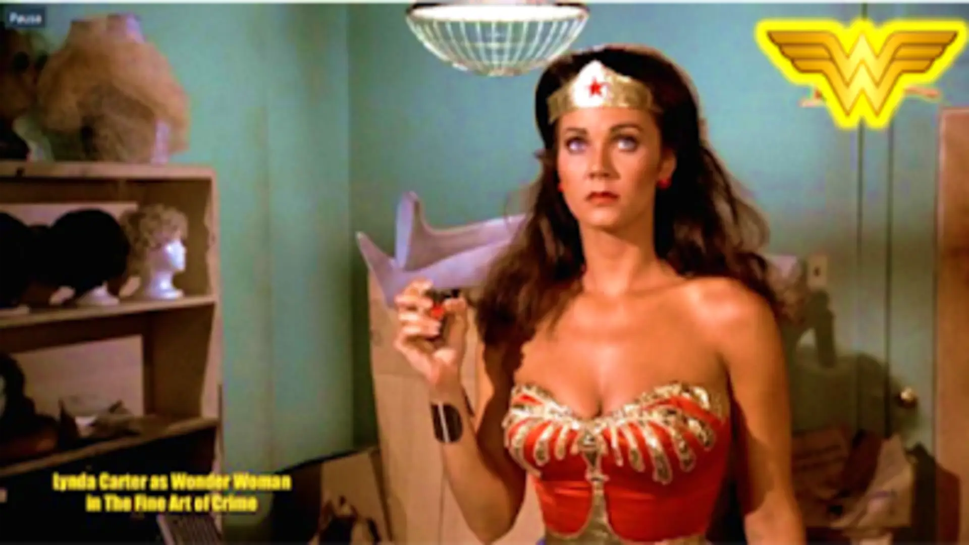 Lynda Carter como la Mujer Maravilla en la serie de televisión retro de 1975, ícono de los superhéroes clásicos