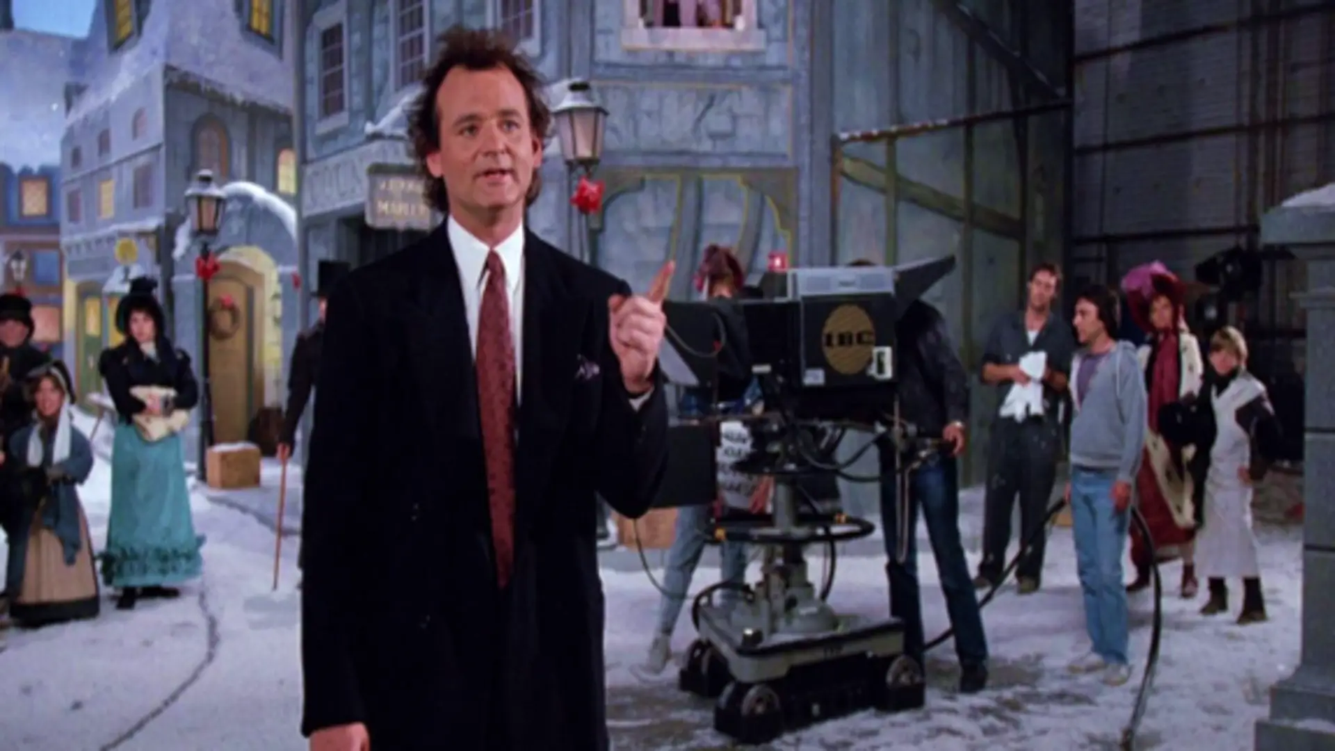 Los fantasmas contraatacan (1988), comedia navideña con Bill Murray como Frank Cross, un Scrooge moderno y sarcástico