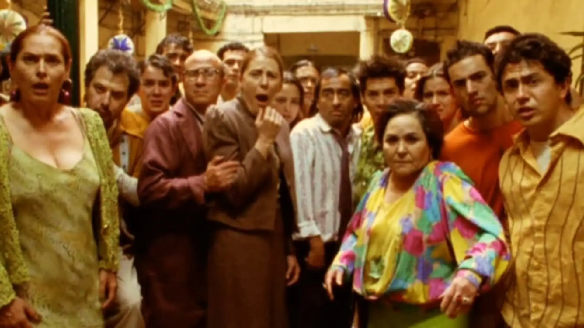 Santos peregrinos (2004), película mexicana navideña con Carmen Salinas y humor negro sobre la codicia en una vecindad