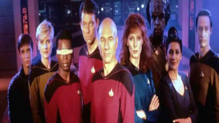 Escena retro de Viaje a las estrellas: La nueva generación (1987), serie de ciencia ficción con la USS Enterprise