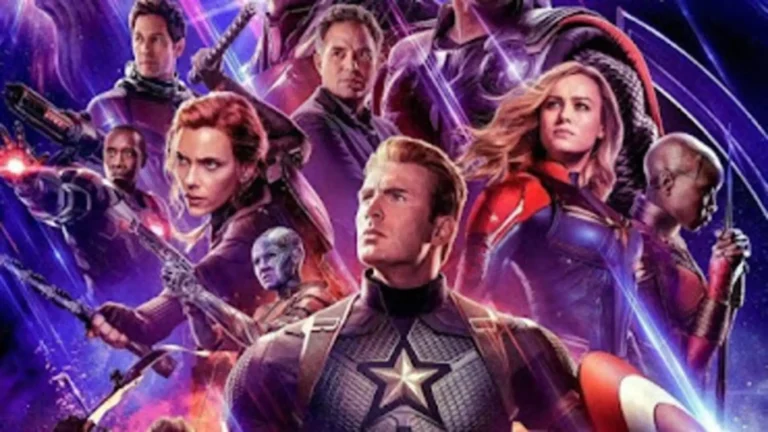 Escena retro de Avengers: Endgame (2019) con los Vengadores unidos en la batalla final contra Thanos