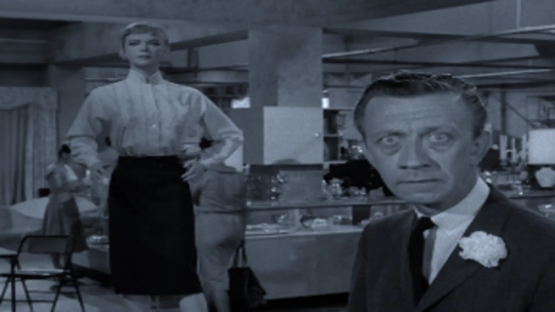 Escena retro de La dimensión desconocida (1959), serie clásica de ciencia ficción y fantasía