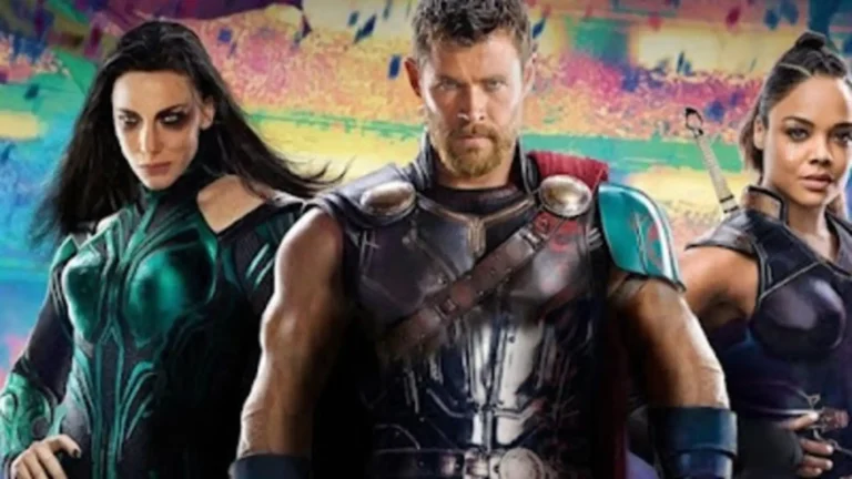 Escena retro de Thor: Ragnarok (2017) con Thor y Hulk en combate, rodeados de color y mitología cósmica