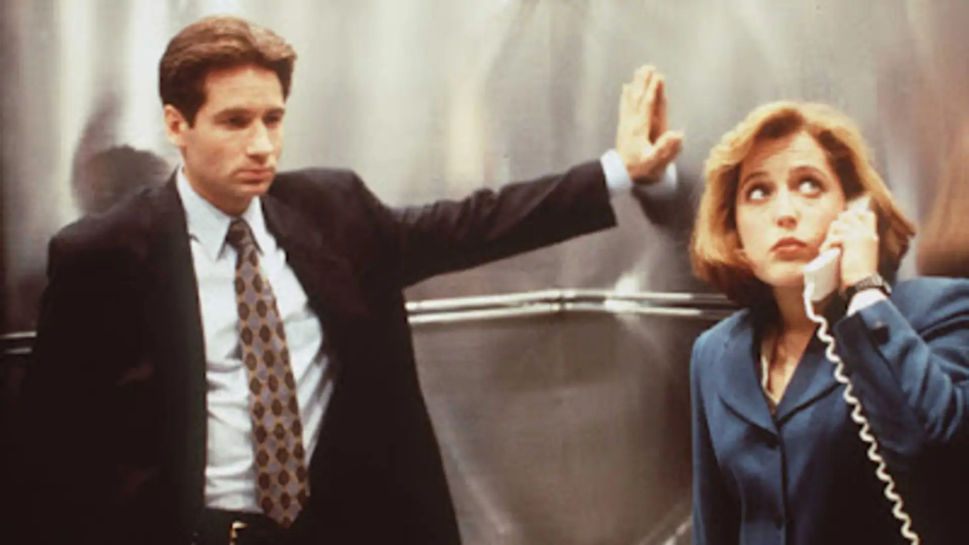 Los expedientes secretos X (1993), serie de ciencia ficción y misterio emitida por FOX