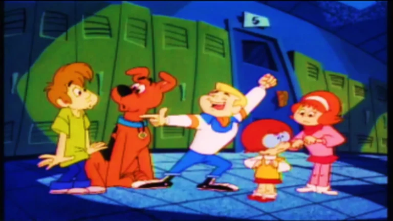 Scooby-Doo y sus amigos en versión infantil en Un cachorro llamado Scooby-Doo (1988), serie animada cómica retro